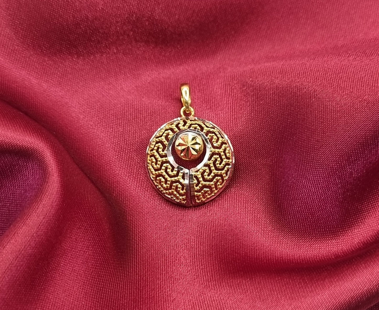 22k solid gold pendant only