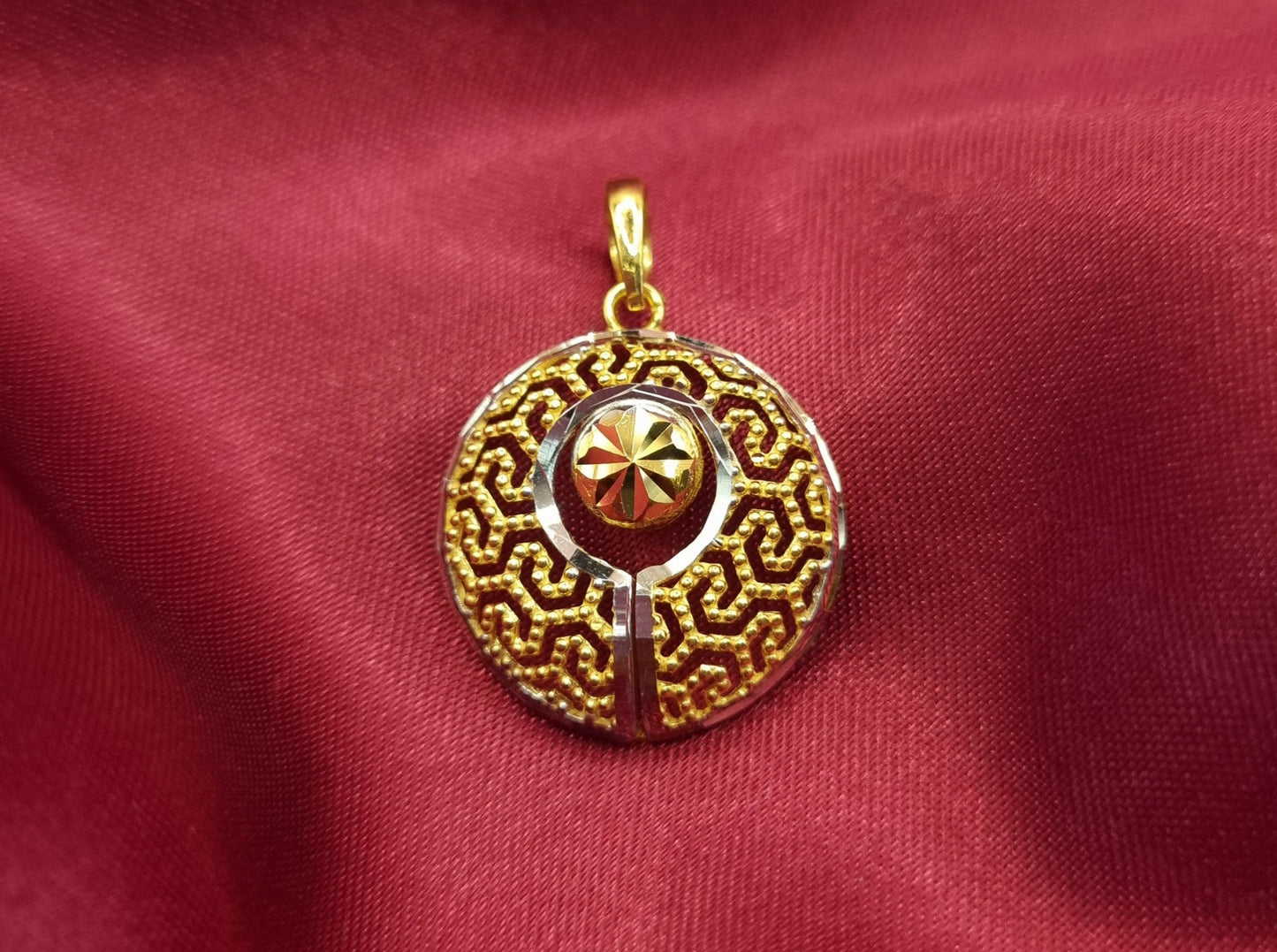 22k solid gold pendant only