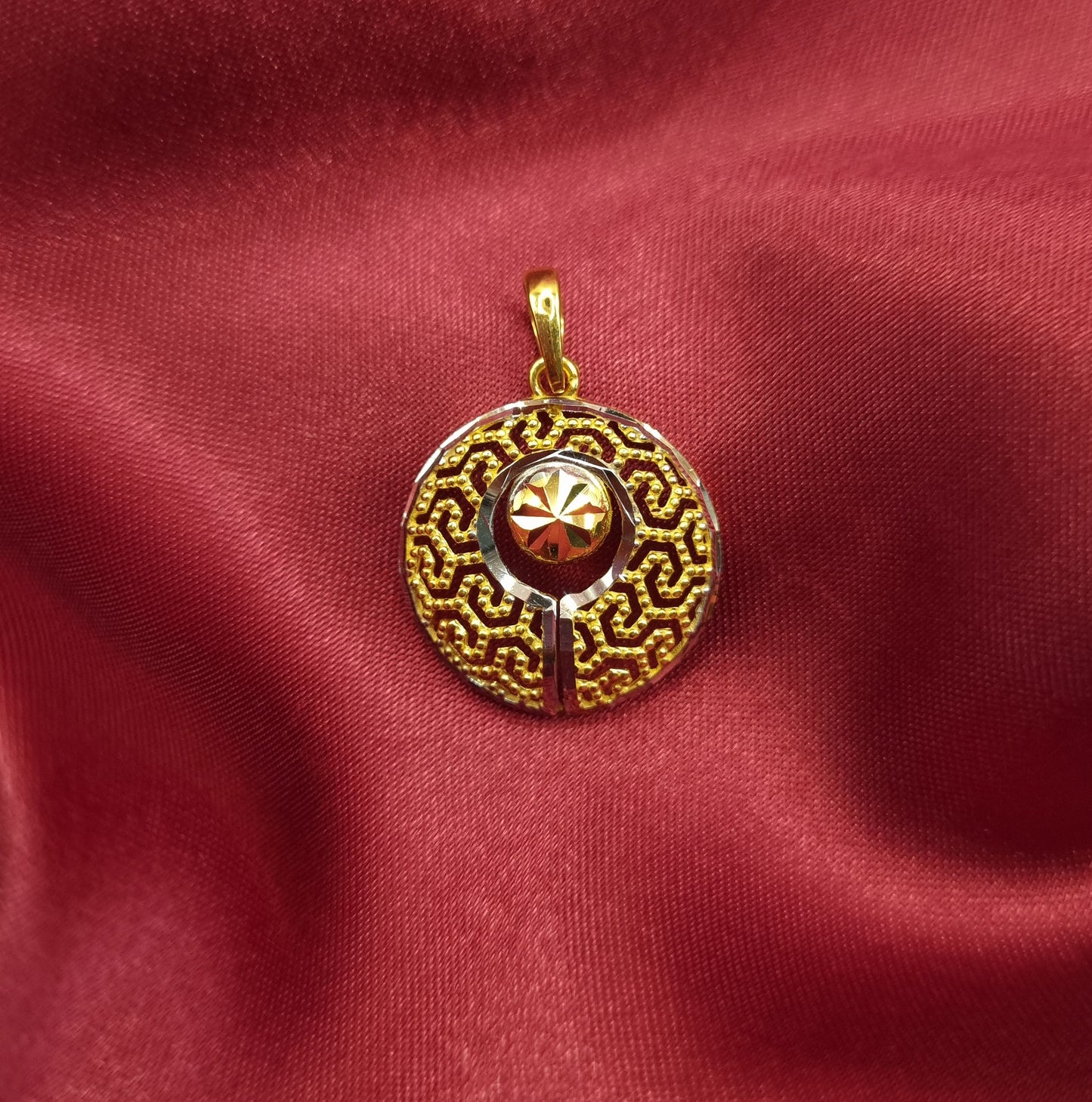 22k solid gold pendant only