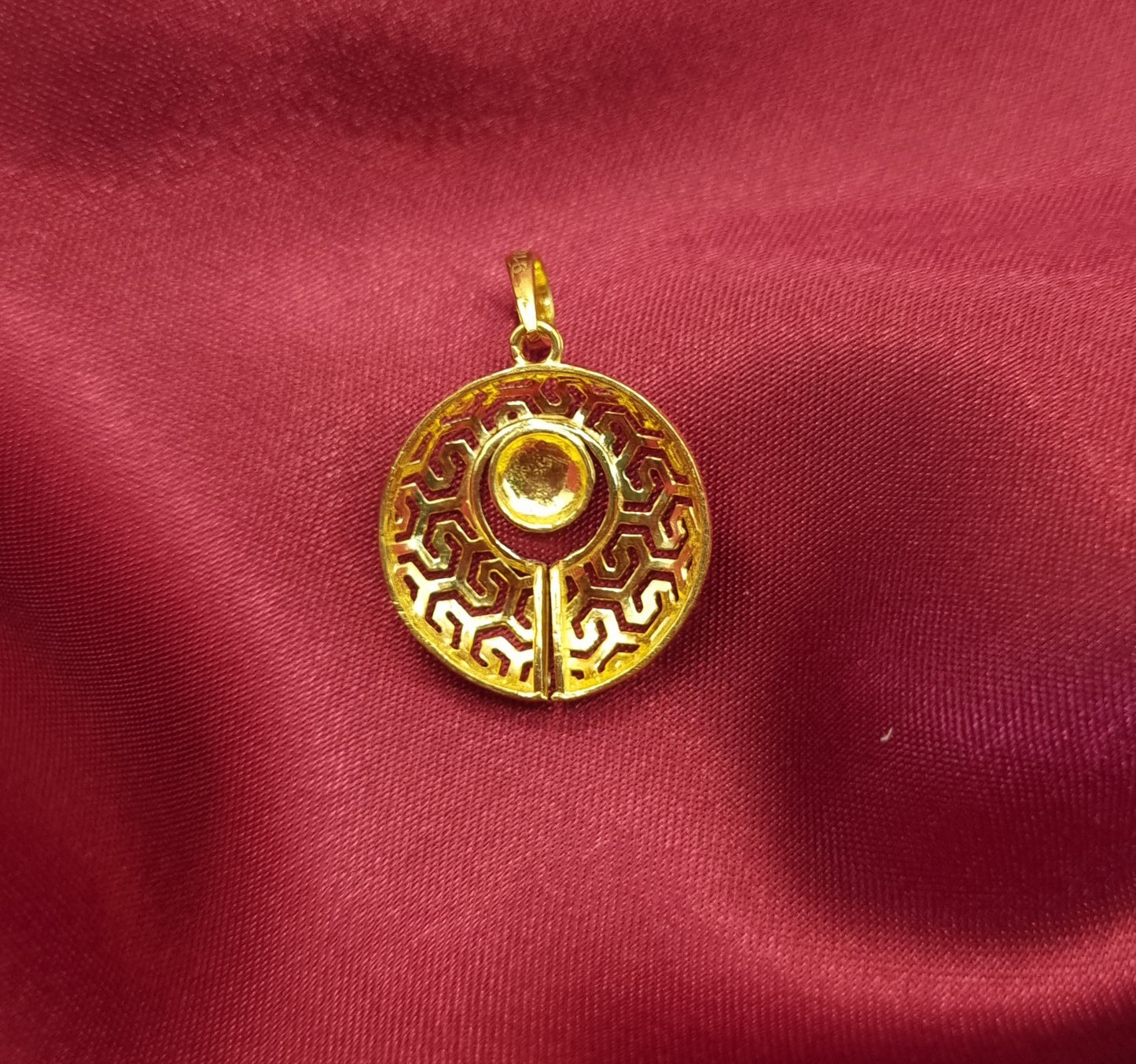 22k solid gold pendant only