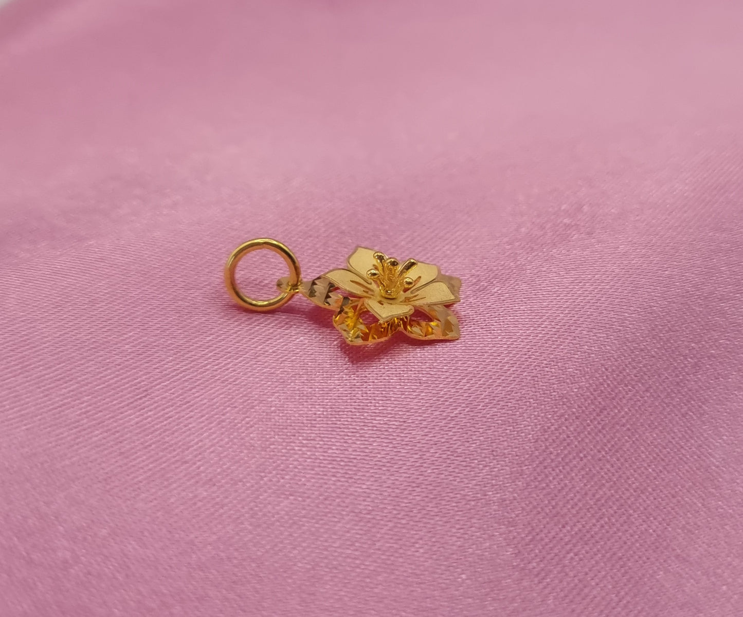 22k solid gold 3D flower pendant only