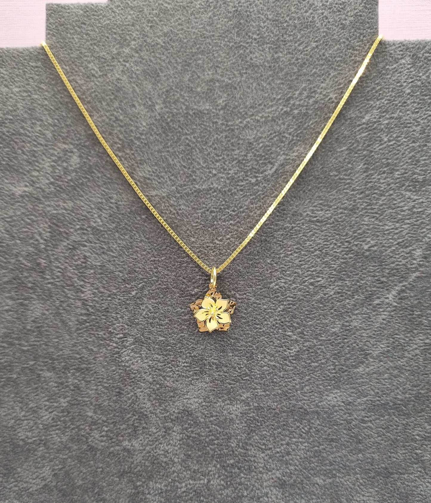 22k solid gold 3D flower pendant only