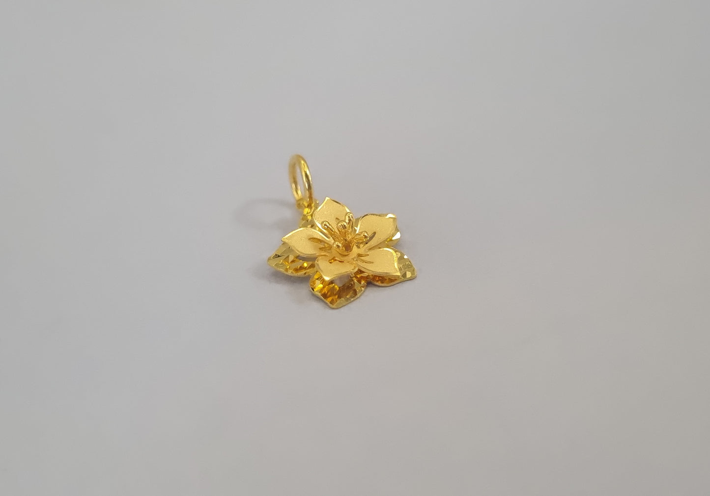 22k solid gold 3D flower pendant only