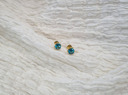 22k solid gold ear studs