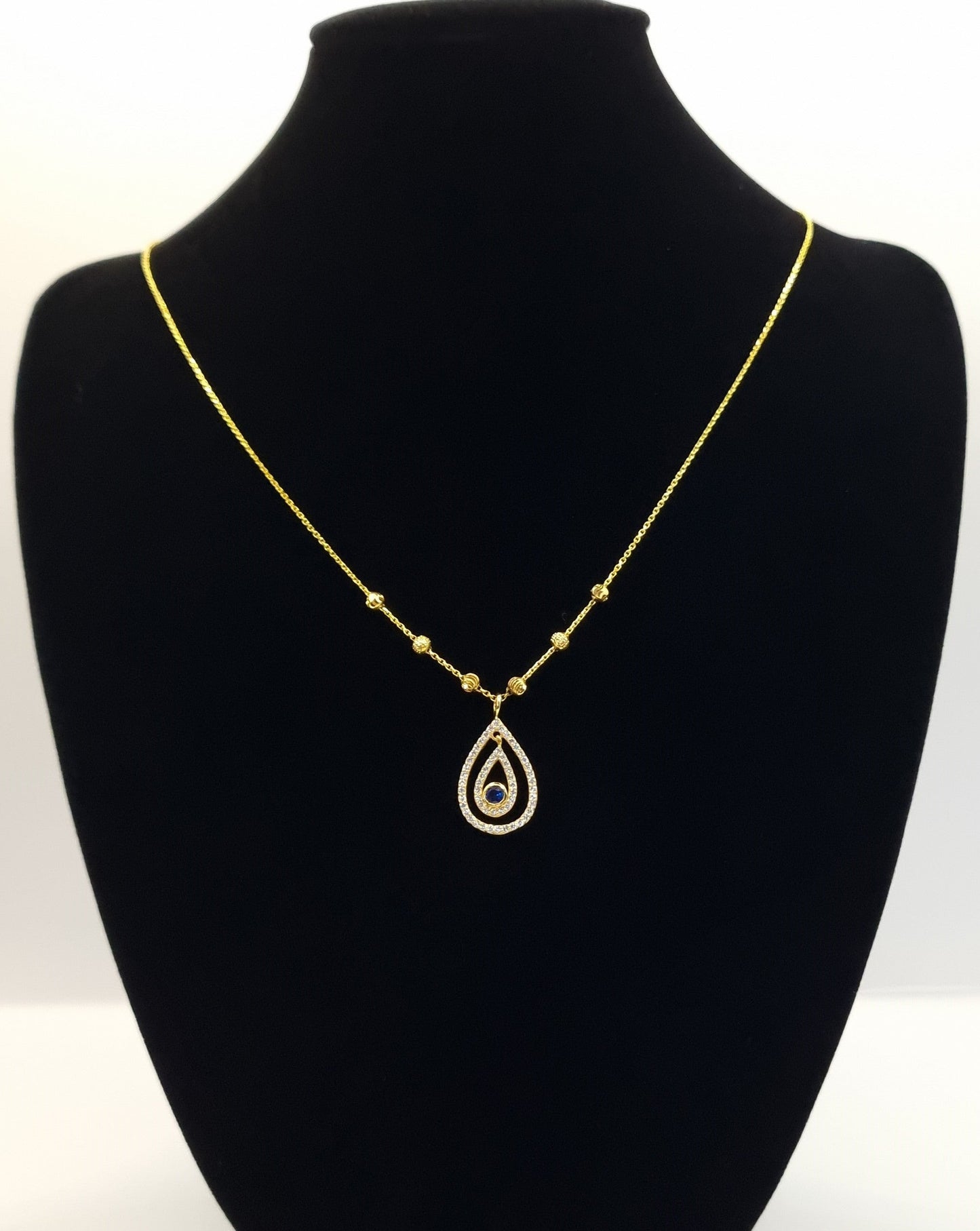 22k solid gold  tear drop pendant with chain