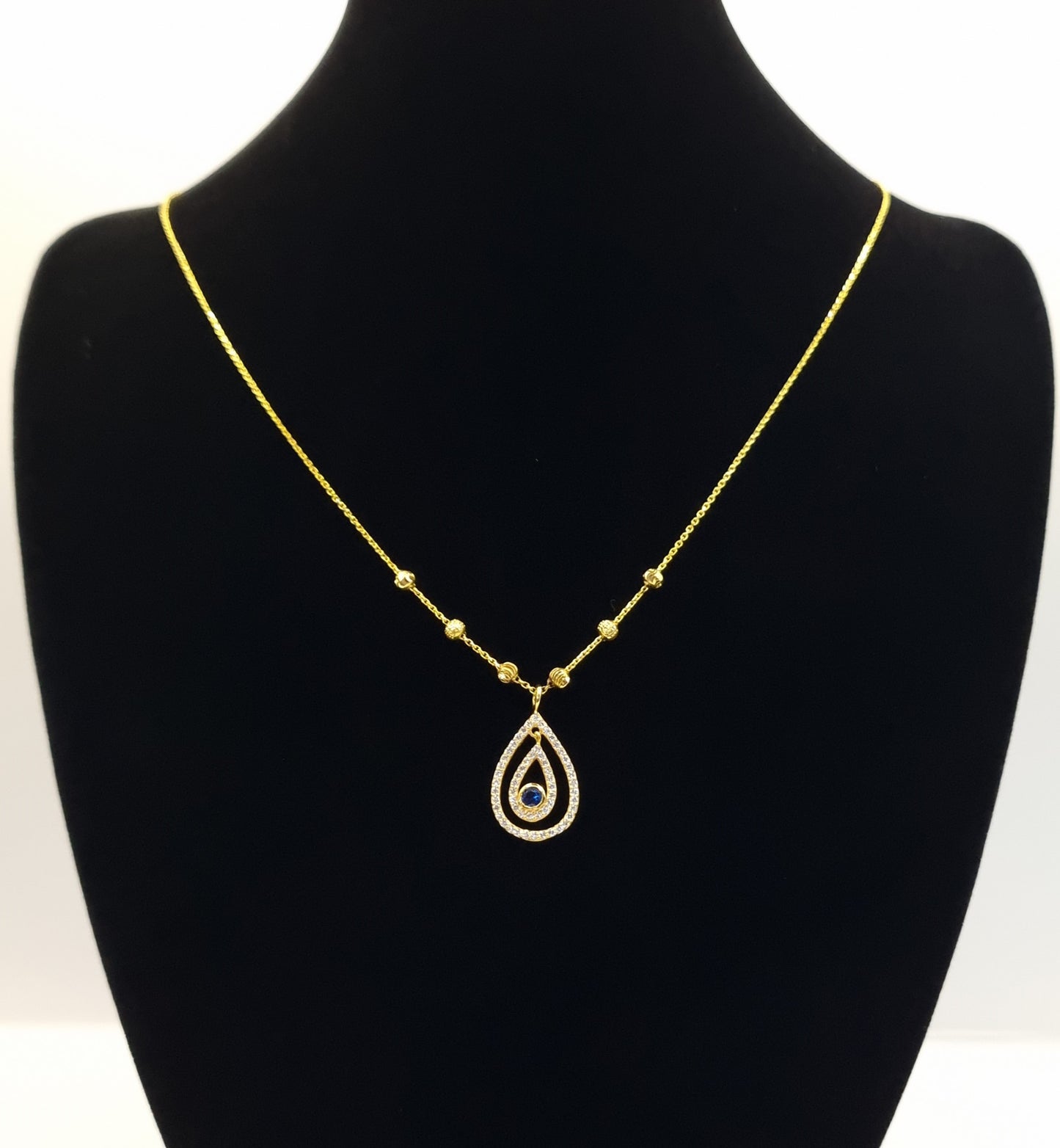 22k solid gold  tear drop pendant with chain