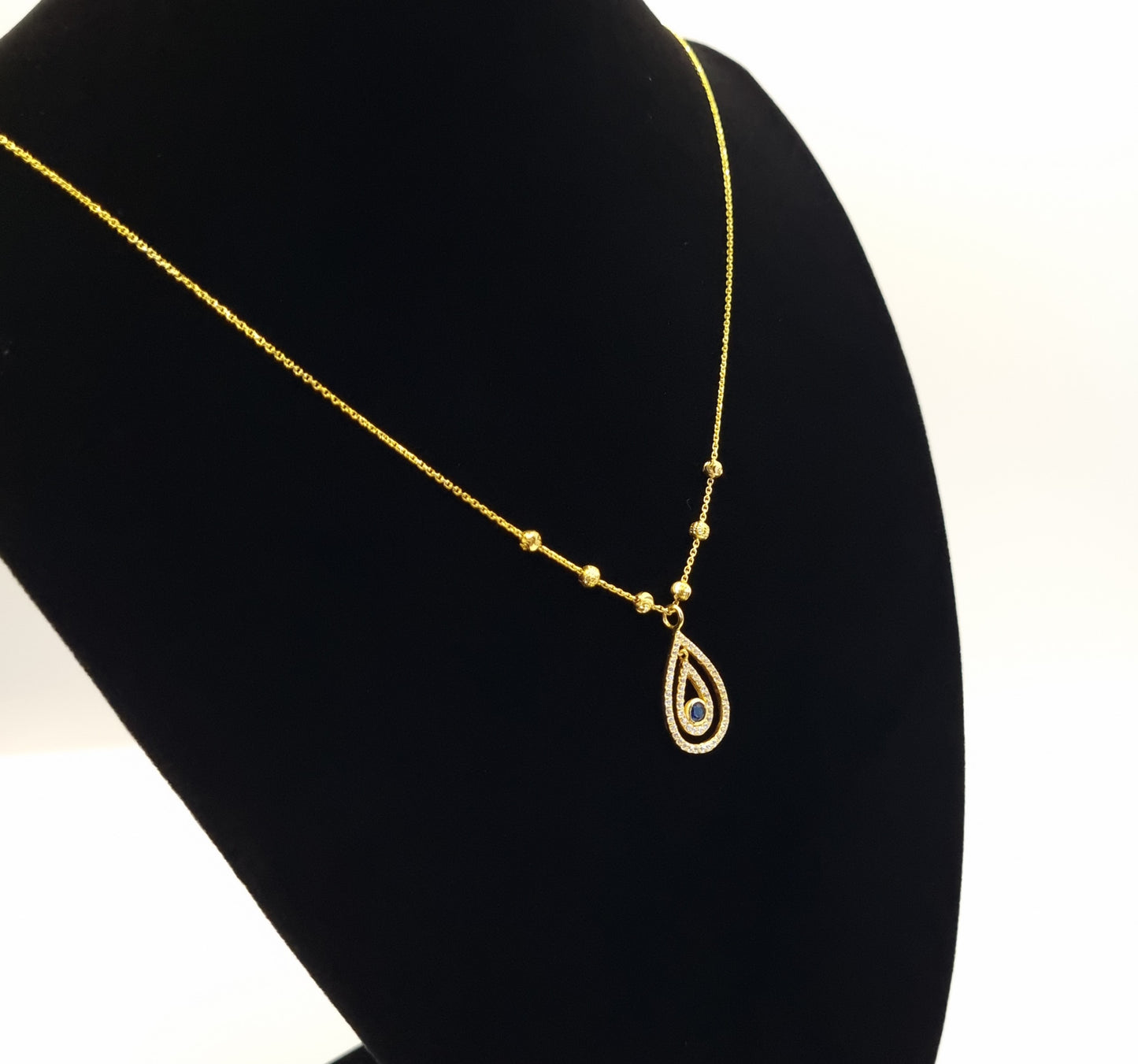 22k solid gold  tear drop pendant with chain