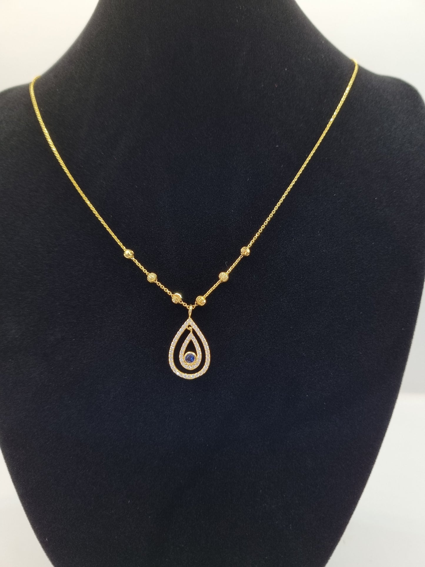 22k solid gold  tear drop pendant with chain