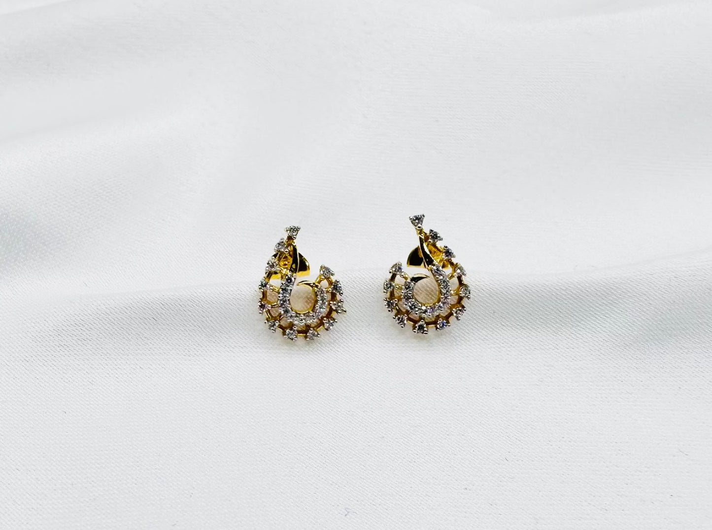 22k solid gold  white cz studded earrings