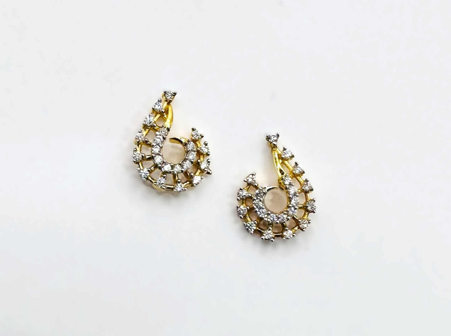 22k solid gold  white cz studded earrings