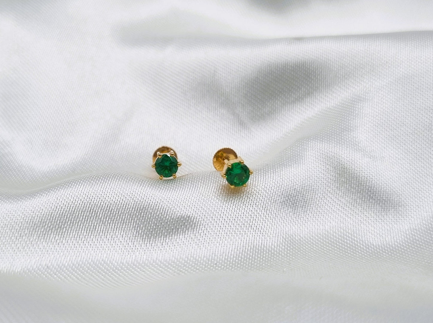 22k solid gold green stone ear studs / stud earrings